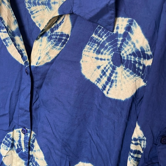 || Elan || Button Down•  Tunic Top • Bold Print • Navy and Gold Batik - Picture 4 of 10